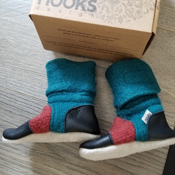 NEW nooks design booties, size 6-12 months - Picture 2 of 3